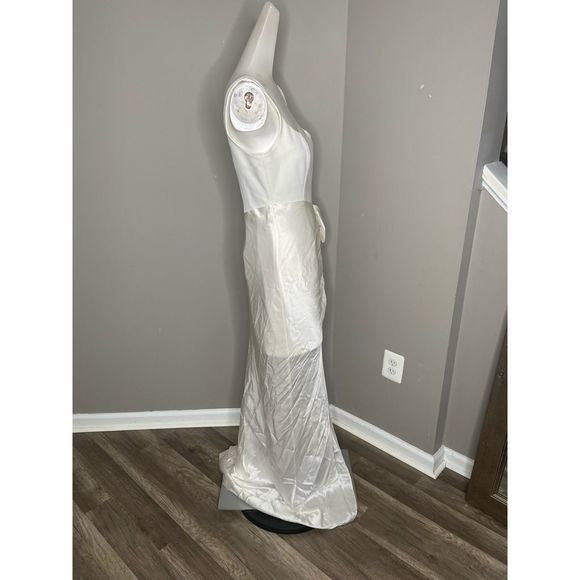 Cinq à Sept
Marian Draped Gown - Picture 8 of 10